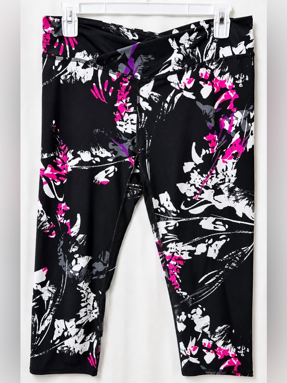 Fabletics Black Floral Print Cross Waist Capri Leggings Size Medium
